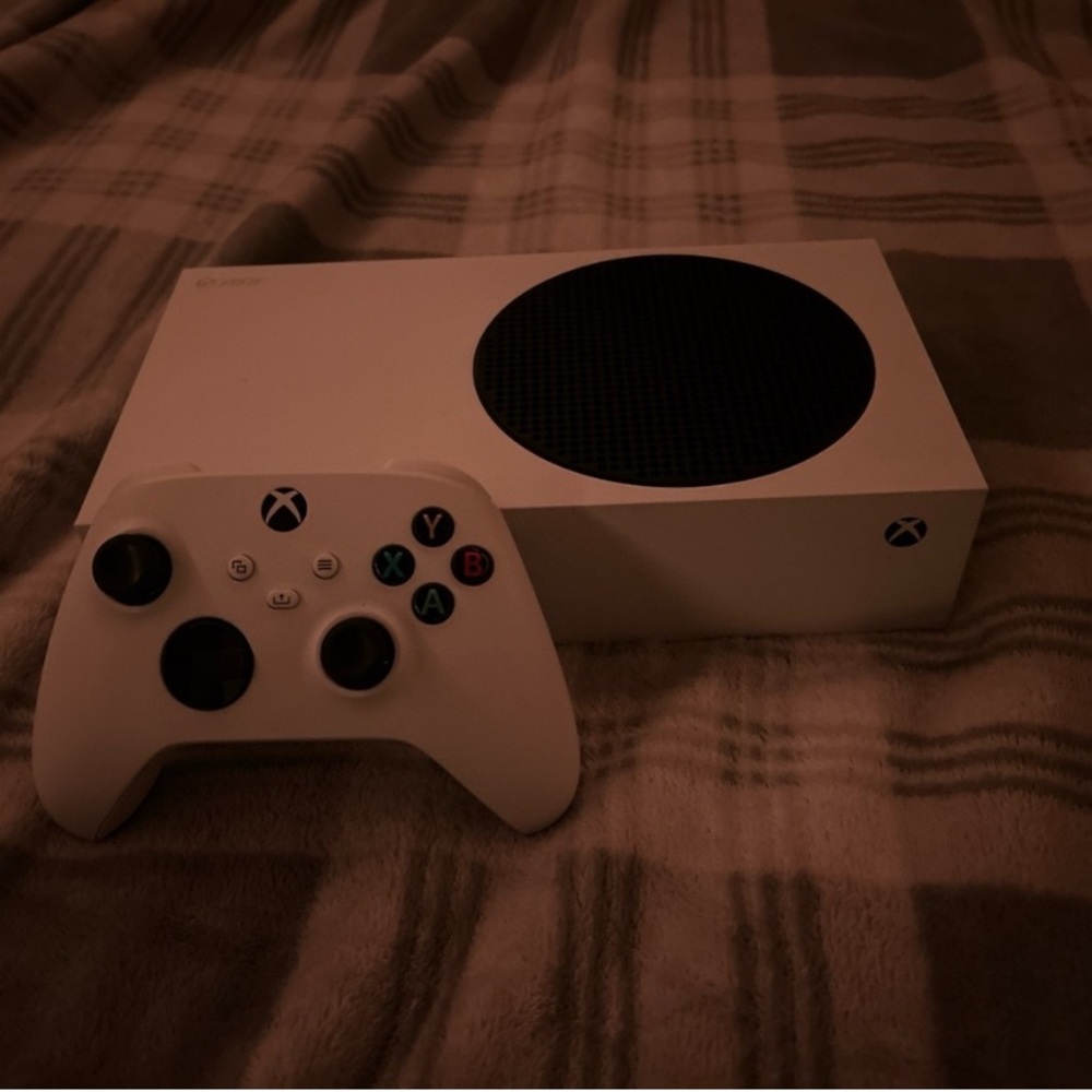 [BARELY USED] Xbox Series S Console White Compact Design